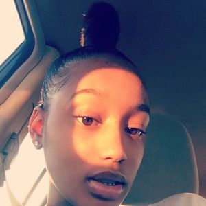 Meet your Posher, Alexia